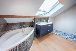 Chalets Chalet Mokki, bain nordique, balneo et sauna : photos des chambres