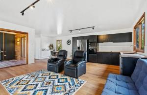 2 Bedroom Cottage with Lagoon pool & spa