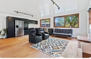 2 Bedroom Cottage with Lagoon pool & spa