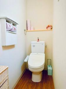 New Private Villa in Central Osaka with Free Parking, Over 100 Square Meters, Spacious Living Room, 35 Square Meter Master Bedroom, 18 Minute Walk to Namba