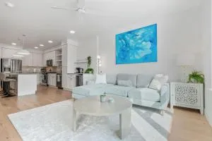 Deluxe Designer 1BR Gym Pool HTub - Bountiful