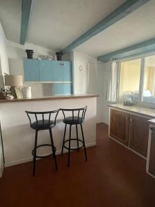 Sur le port face à la citadelle