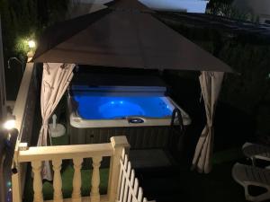 6 Bedroom Luxury Villa, Jacuzzi & heated pool 18 guests