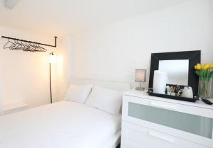 Budget Compact Double Without Window room in OYO Flagship Anchor Hotel