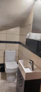 Gianni & Sophia airport house