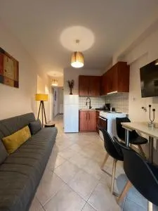 Demi ΔΣ, B2 - Krithária