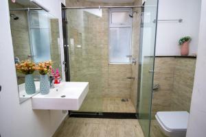 Elegant 2 BED apt in Kilimani with balcony views