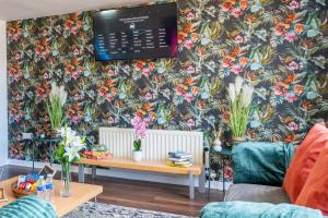 Movie House Executive Suite - Secure Free Parking