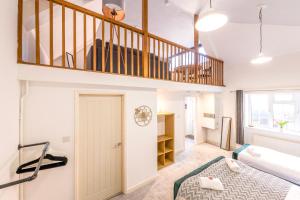 Contemporary Admiralty Terrace with FREE PARKING by Prescott Apartments