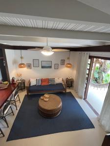 Casa em condomínio fechado com estrutura completa