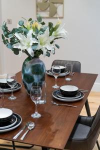 LUXaway Mews House St Johns Wood - Sleeps up to 11