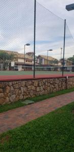 Casa em condomínio fechado com estrutura completa