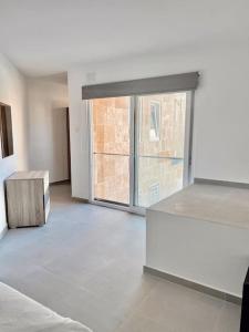 New, ultra comfy, central flat