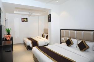 Hotel Avi inn Near BY Golden Temple