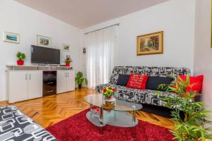 Apartments Kremenici