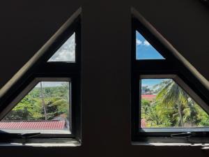 Seashell Guesthouse, bar and tattoos