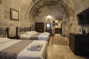 Deluxe Triple Room room in Travellers Cave Pension