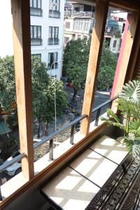 Indochine Rooftop room with balcony and ancient street view, 3 to Beer Street Tạ Hiện