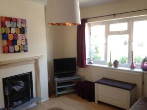 Bright House, good connections to Brighton