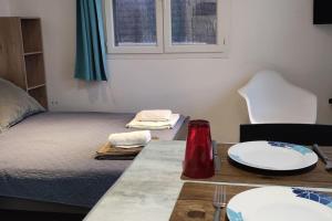 Maisons de vacances Tiny house avec piscine a Figari : photos des chambres