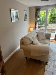 Garden Flat near train station