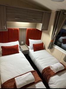 Luxurious 2 Bedroom Caravan