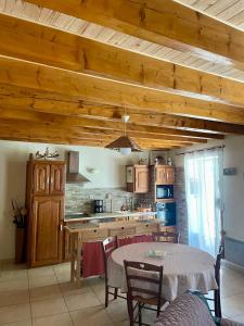Maisons de vacances Gites Ardoise et Girolle Formigueres : photos des chambres