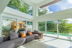 Patong 180-degree stunning sea view modern 4-bedroom villa sleeps 10 private pool stunning sunset BBQ