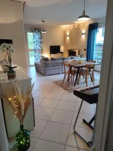 Pied des montagnes proche du lac d'Annecy - 埃维尔