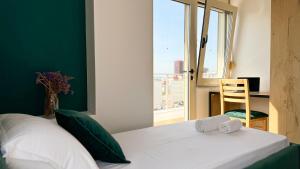 Urban Serenity City Skyline Premium - Blloku