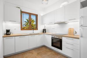 2 bd sea view sun terrace apartment 500 meters walk to the beach