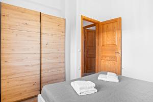 2 bd sea view sun terrace apartment 500 meters walk to the beach