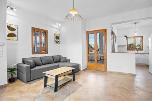 2 bd sea view sun terrace apartment 500 meters walk to the beach