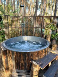 Domek lubiana180 WABI SABI w lesie jacuzzi sauna kominek - drewno w cenie pobytu - nad jeziorem Kaszuby pieski tylko do 10kg za dodatkową opłatą