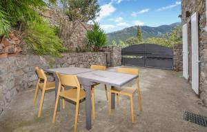 Appartements 1 Bedroom Lovely Apartment In Vivario : photos des chambres