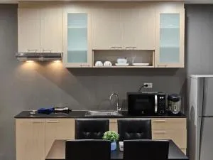 Family Room - 华富里