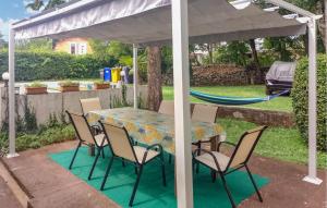 Five-Bedroom Holiday Home In Polje