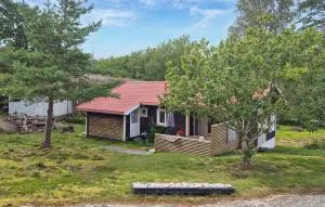Four-Bedroom Holiday Home In Hjalteby - Röra