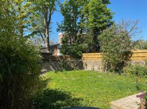 Lovely one bed apartment with garden