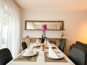 Modern und lichtdurchflutet - Ferienwohnung mit Terrasse