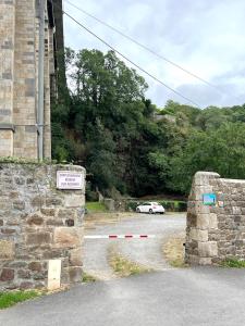 Maisons de vacances La Petite Madeleine is a Charming 2 Bedroom Pet Friendly Gite situated on Dinan Port : Maison 2 Chambres