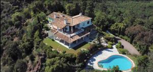 VILLA LESTEREL AVEC PISCINE VUE MER -MANDELIEU 06210- 6 Pers