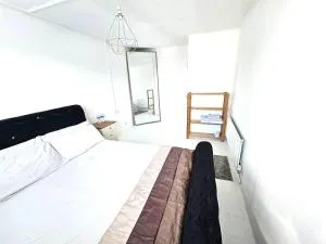 Lovely shared home, excellent transport, games room & office - Abbey Wood