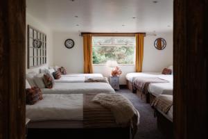 Cheerful 7-bedroom house with hot tub sleeps 25