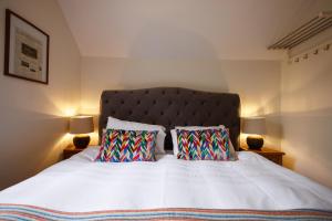 Cheerful 7-bedroom house with hot tub sleeps 25