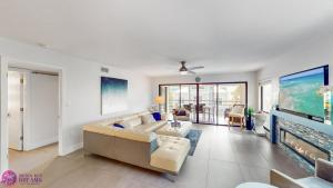 Luxury Penthouse, Ocean Views, Rare Rooftop Sundeck, Private Access to Beach