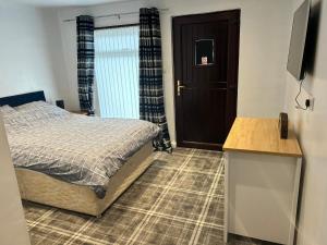 One bed and bathroom with kitchen for self catering Alness