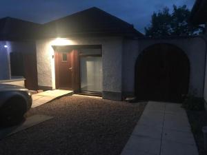 One bed and bathroom with kitchen for self catering Alness