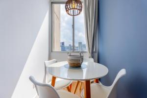 Apto Reformado Andar Alto Centro