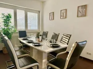 130 m2 4 Bedroom Apartment with Balcony & Free Parking - Фёзендорф